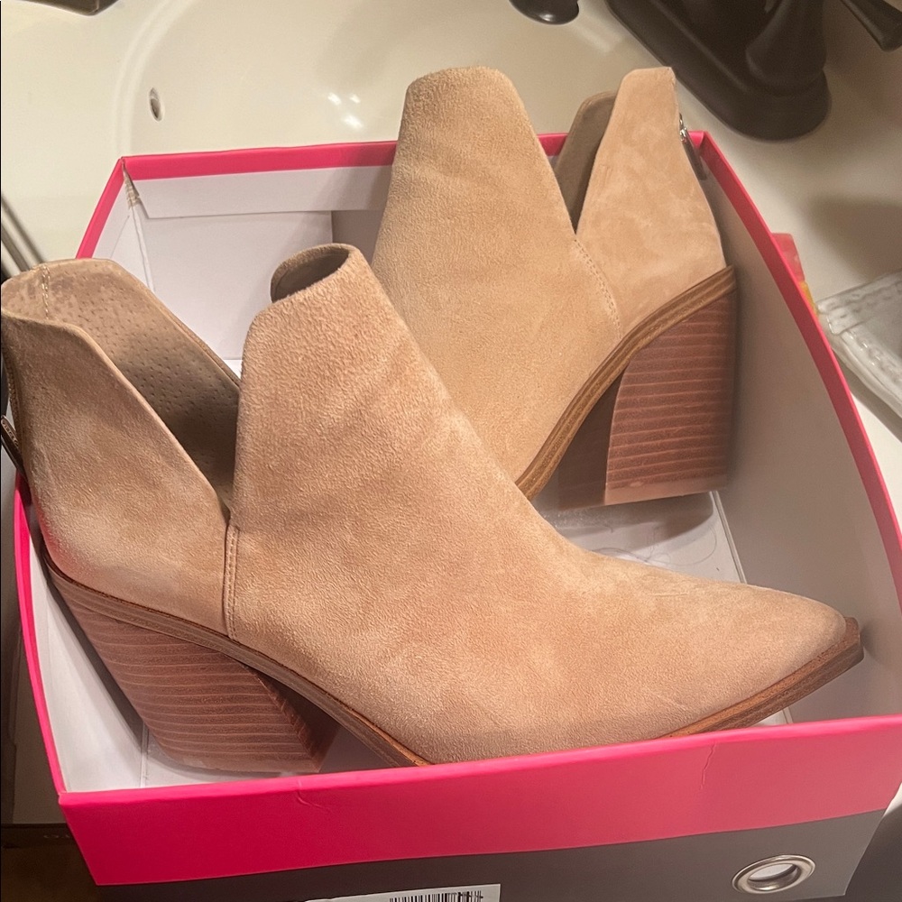Vince Camuto Women's Tan Ankle Boots